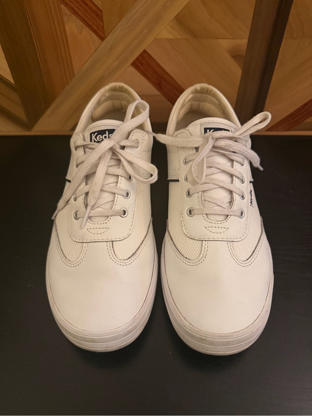 Keds Courty Women’s Size 10 Lace-Up Sneakers in White with Subtle Navy Trim - Picture 2 of 6